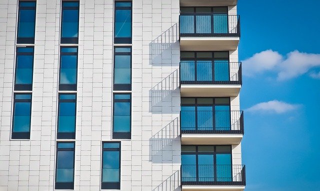 Silicone per sigillatura e guarnizioni di porte e finestre